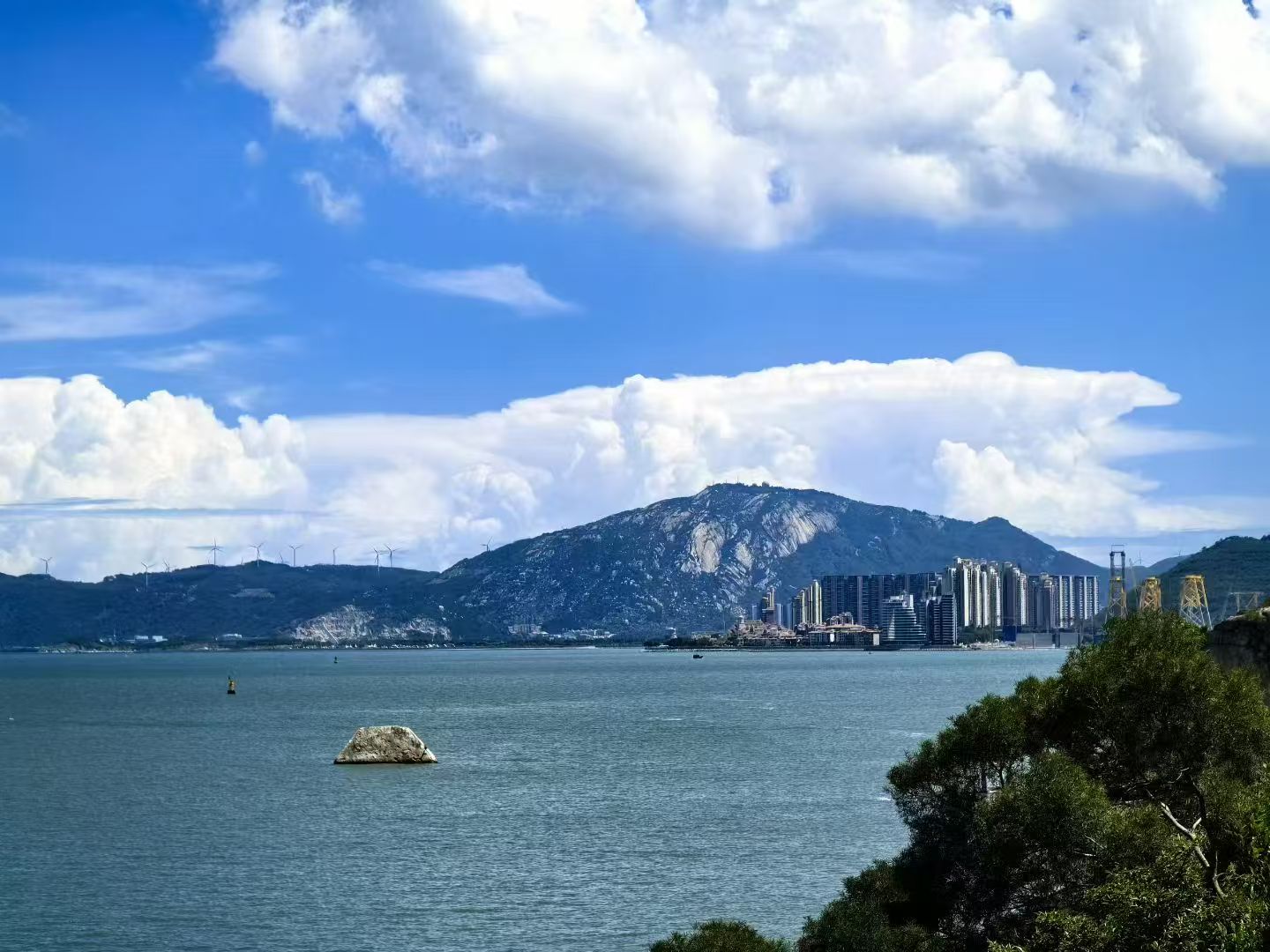 公职人员副业的法治边界：红线不可越，合规有路径